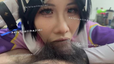 全露脸女友cos暮蝶对视着给单男口爆